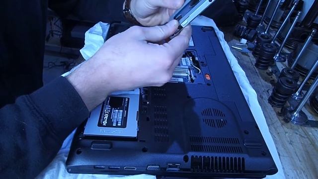 Laptop / Notebook SSD / HDD nachrüsten bzw wechseln Acer Aspire V3-772G смотреть онлайн