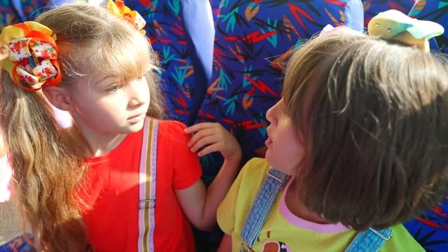 Diana and Roma teach School bus rules with friends смотреть онлайн