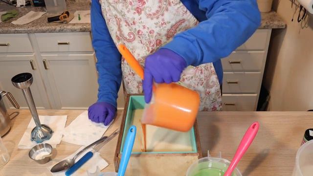 Comparing my Cold Process Soap Recipe with a Slow Moving Recipe смотреть онлайн
