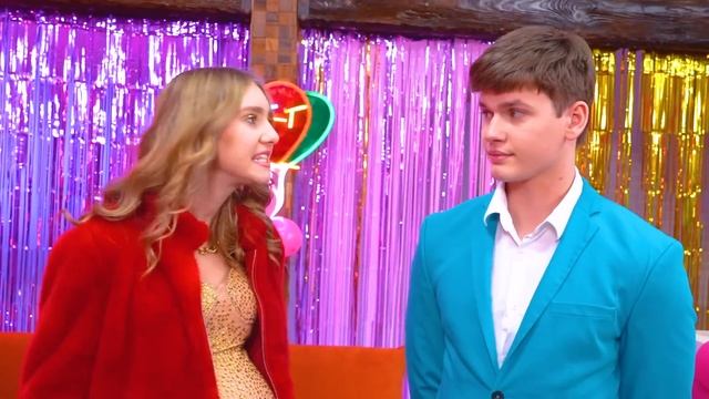 Богатая vs Бедная vs Гига Богатая Беременная | Неловкие Моменты с Парнями Беременных смотреть онлайн