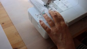 Взяла вафельное полотенце и разрезала. Буду использовать его не по назначению, а для красоты