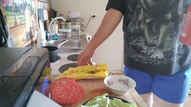 ВЛОГ: ПРИГОТОВИЛ БУРГЕР // Готовка бургера в домашних условиях смотреть онлайн