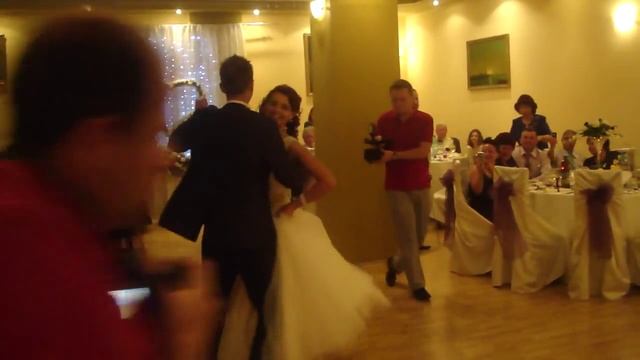 primul dans - vals vienez (Florin and Simy) смотреть онлайн