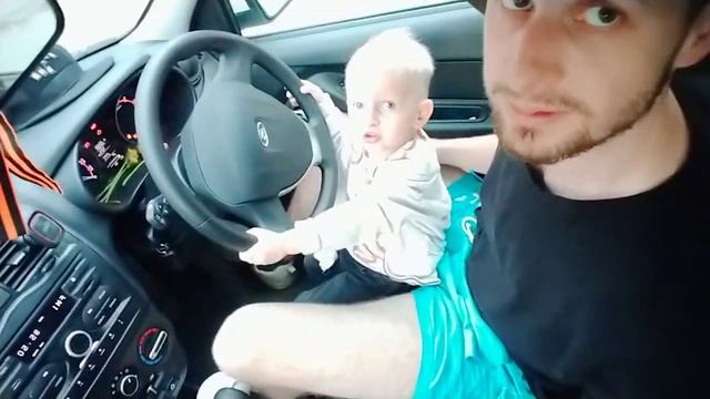 Ребенок в два года за рулём автомобиля. Дети. Интересно знать. смотреть онлайн