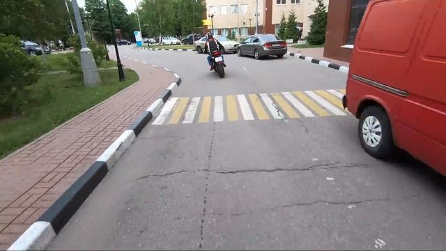 Электромотоцикл Yamaha R3(копия) Первый раз на спортбайке))) смотреть онлайн