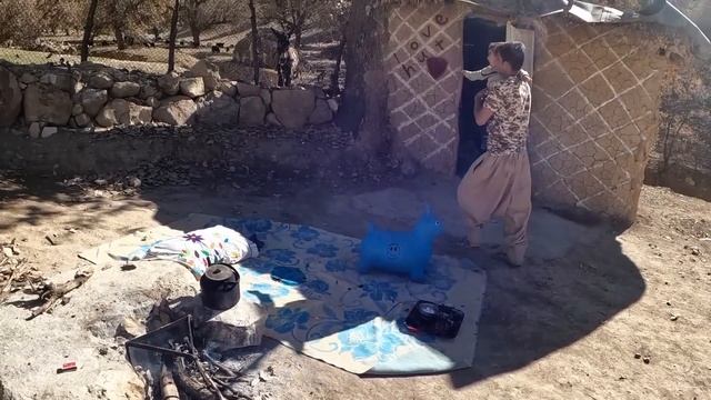 Kamal and Umm al-Bani’s Adventure: Fixing the Roof and Making Herbal Medicine | Mystery and Surviva смотреть онлайн
