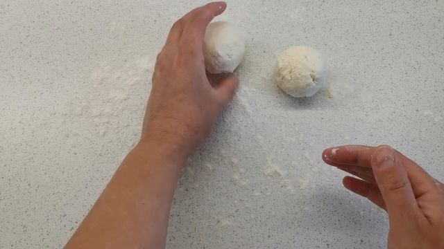 Вкусные сырники из творога с манной крупой.