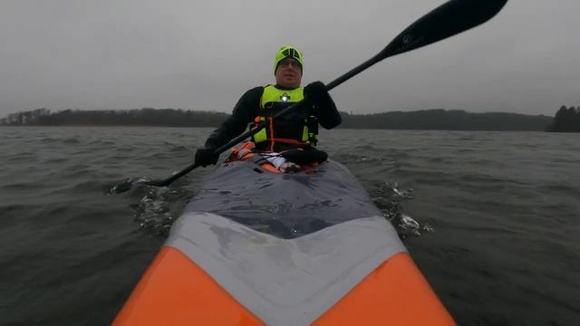 Kayaking in winter wind and waves with Itiwit X500 inflatable kayak смотреть онлайн