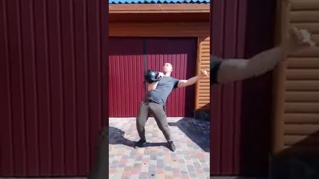 Толчок моей гири "Гордеевская" весом 64 кг на 9.5 повторов смотреть онлайн