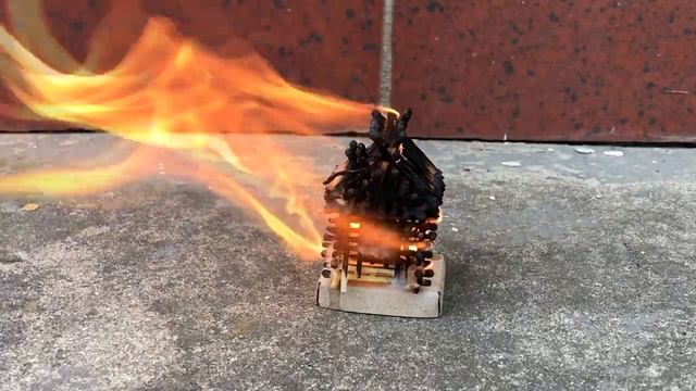 Как горит домик из спичек? How to burn a house out of matches? смотреть онлайн