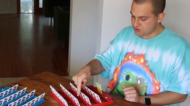 I Turned YouTuber Apologies into a Board Game смотреть онлайн