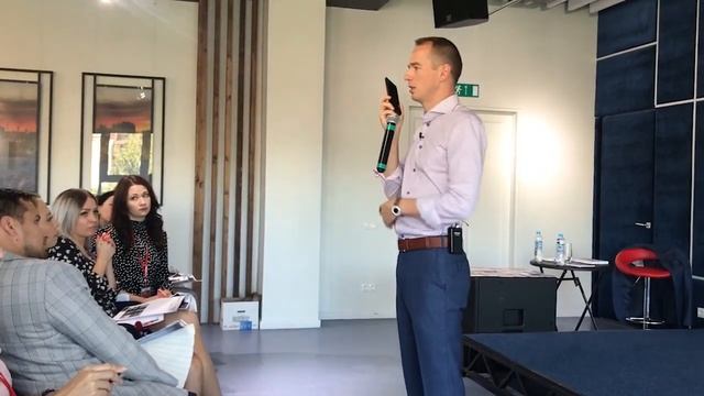 Как не быстро купить квартиру? Общаемся с опытным продавцом на тренинге! смотреть онлайн