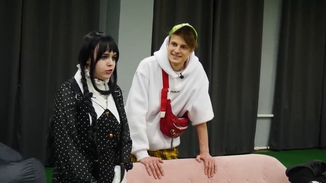 NOUS L'AVONS RETROUVÉE ! Wednesday Addams s'est fait attraper dans la VRAIE VIE ! смотреть онлайн