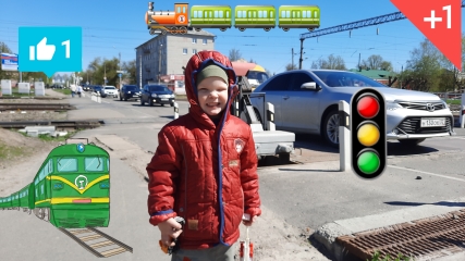 Грузовой поезд на жд переезде сдаёт задом/Железнодорожный переезд, шлагбаум, барьеры, видео смотреть онлайн