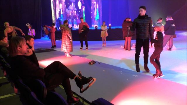 Александр Плющенко репетирует свою роль под руководством папы, Евгения Плющенко, 30.12.21 смотреть онлайн