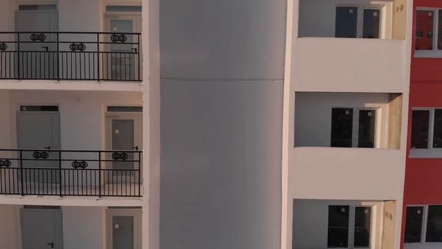 Для чего в СФТК Мокрый Фасад горизонтальные русты и температурно-усадочные швы, через три этажа смотреть онлайн