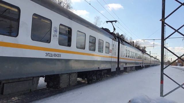"Лето уже скоро!" Прибытие ЭП2Д-0042 на станцию Снегири смотреть онлайн
