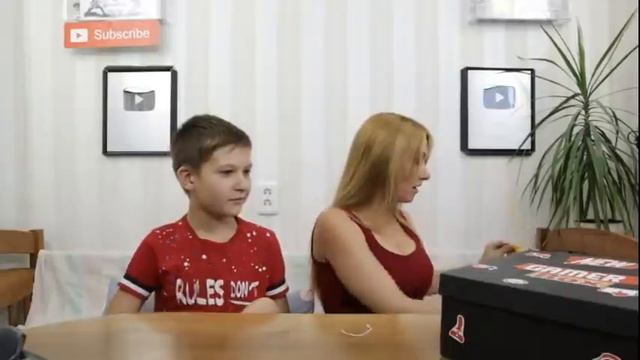 СТРИМ! Челлендж Gamer Box! Неужели ПЛАНШЕТ? Кто вытянет подарки круче? Тима против мамы! смотреть онлайн