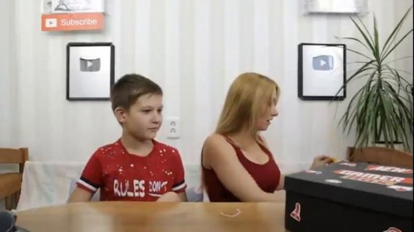 СТРИМ! Челлендж Gamer Box! Неужели ПЛАНШЕТ? Кто вытянет подарки круче? Тима против мамы!