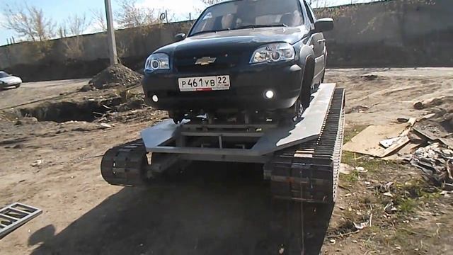 Нива болотоход на гусеницах. Натяжка гусениц после установки. смотреть онлайн