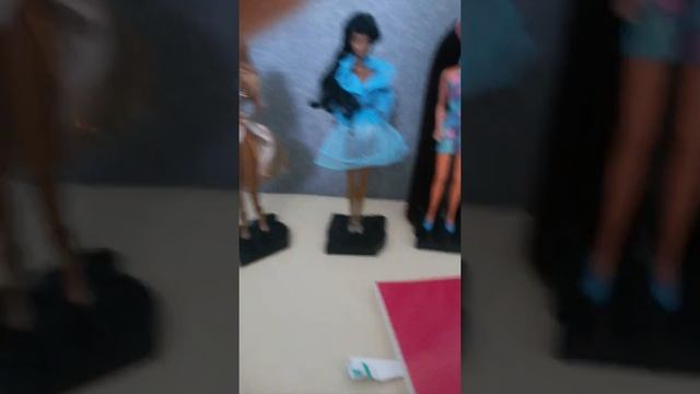 Видео инструкция по уходу за винтажными волосами (Reroot) смотреть онлайн