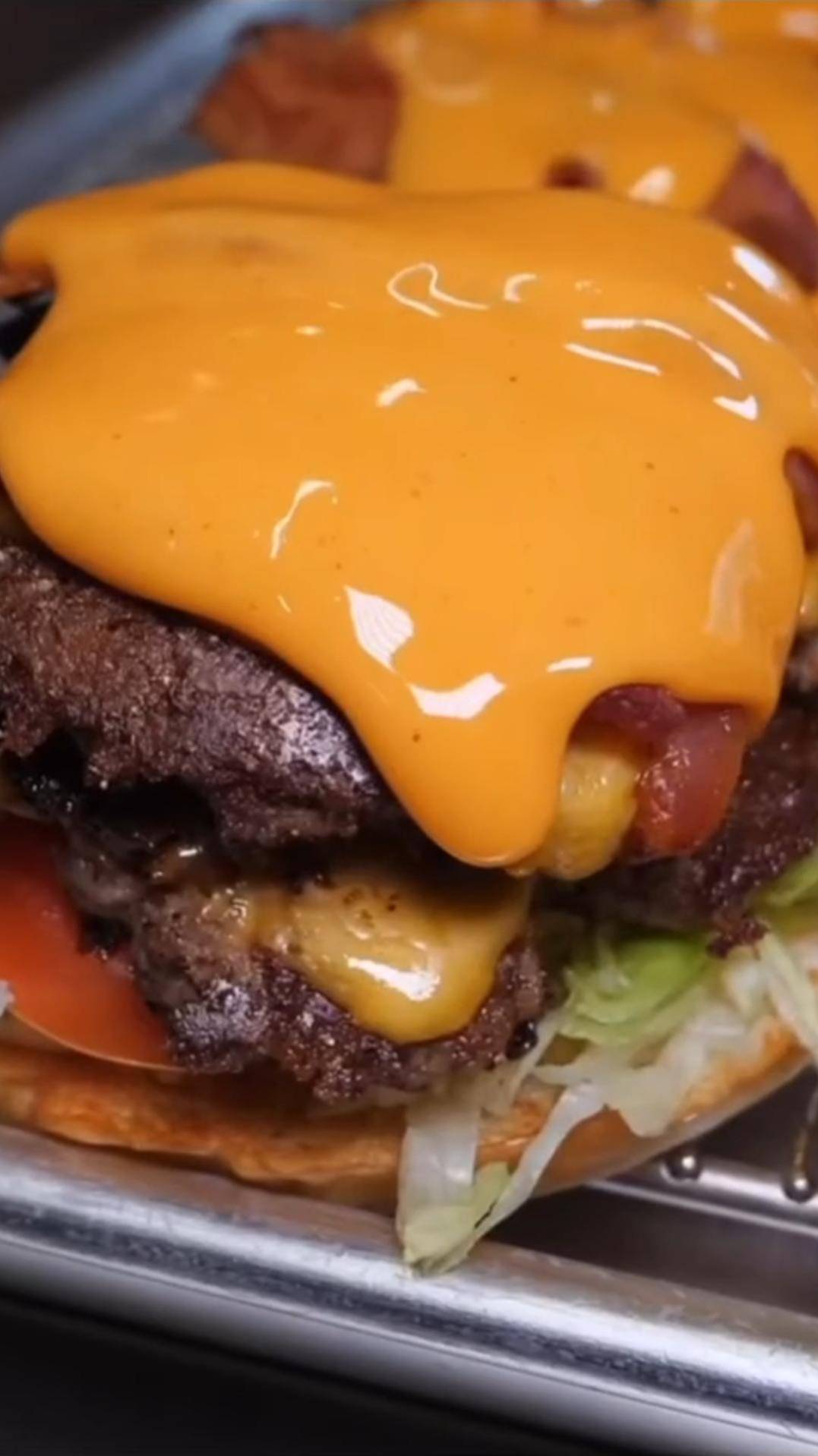 Массовое производство бургеров #shorts #бургеры смотреть онлайн