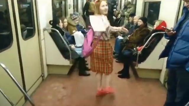 Танец в метро #хочукешью #0xf8vu 11.12 смотреть онлайн