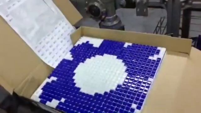 Nice 12x12 mm Mosaic swimming pool. Good job! смотреть онлайн