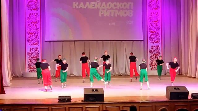 Ансамбль "По стопам" на фестивале "Калейдоскоп ритмов". Композиция "Неожиданная встреча" (21.04.24) смотреть онлайн