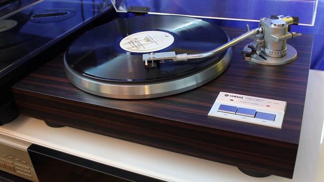 Проигрыватель винила Yamaha YP-D9 (4) смотреть онлайн