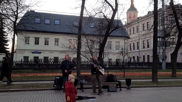 Прогулки по Москве. Уличные музыканты. Чистые пруды. смотреть онлайн