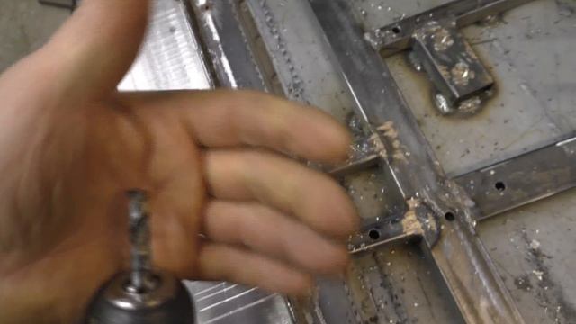 Двойной пол загрунтован на Нива полный кузовной ремонт ч.37 смотреть онлайн