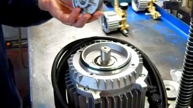 Замена подшипника и тарелки насосов Tecnocooling Evoution и Premium смотреть онлайн