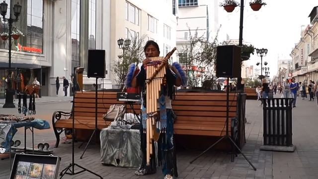 Индеец - он и в Екатеринбурге Индеец! Музыка очаровательная...