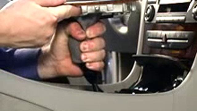 Снятие панели КПП, пепельницы w211 смотреть онлайн