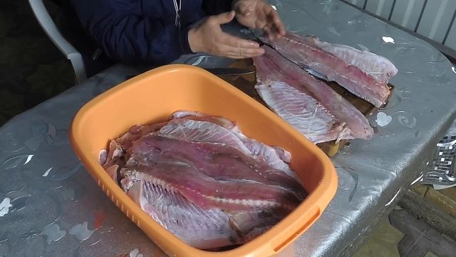 Копчение.Большая загрузка рыбы.Толстолобик и Белый Амур... смотреть онлайн