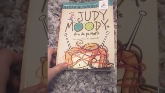 Recenzie: Judy Moody vine de pe marte|Volumul 6 смотреть онлайн