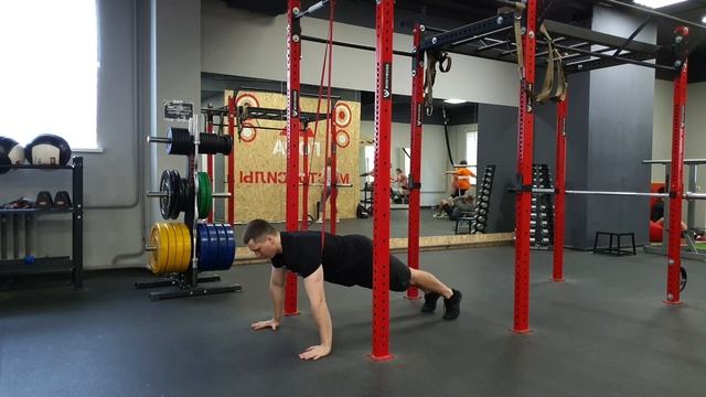 Отжимания с реверсивной резиной / Band Assisted Push-Ups смотреть онлайн