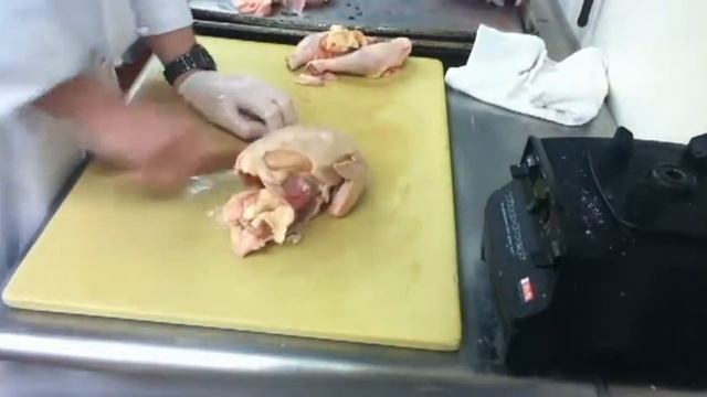Японский кухонный нож Hattori: разделка куриц обвалочным ножом смотреть онлайн