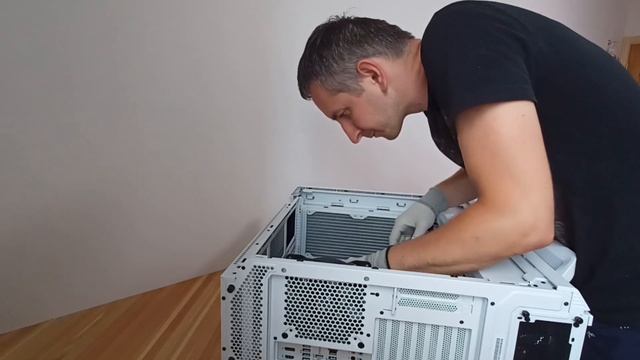 БЕЛАЯ сборка ПК. Установка материнской платы и подключение всех компонентов. смотреть онлайн