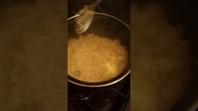 Стейк свинины с томатным соусом, гарнированый булгуром смотреть онлайн