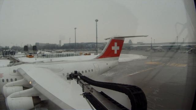 Deicing at Prague Airport смотреть онлайн