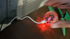 Какой летающий шар из Фикс Прайса лучше всех падает? (Розовый и пурпурный)