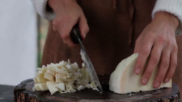 Dağlarda Gənc Ailənin Heyrətamiz Həyatı Və Ukrayna Borşu, Vineqret Salatı Bişirmək!