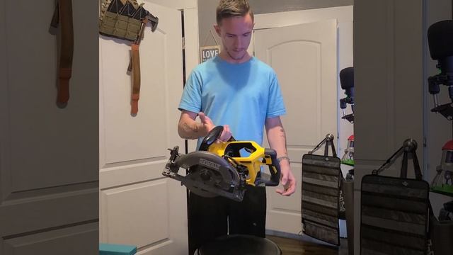 DEWAL FLEX VOLT REAR HANDLE CIRCULAR SAW! Unboxing and first impressions #dewalt #dewaltools #tools смотреть онлайн