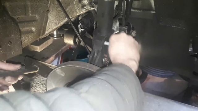 Замена переднего амортизатора Opel Vectra C смотреть онлайн