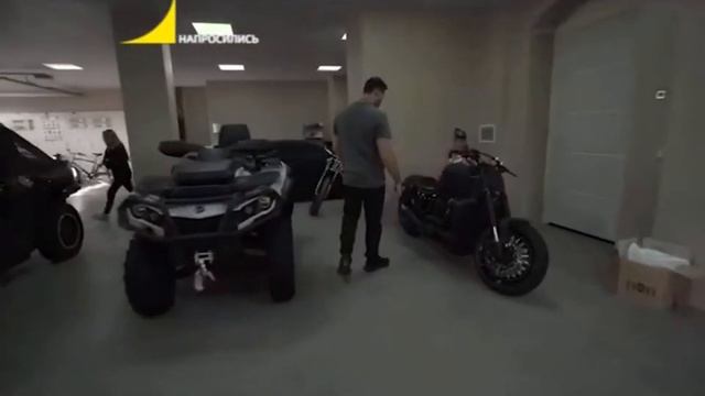 Эмин Агаларов показал свои машины