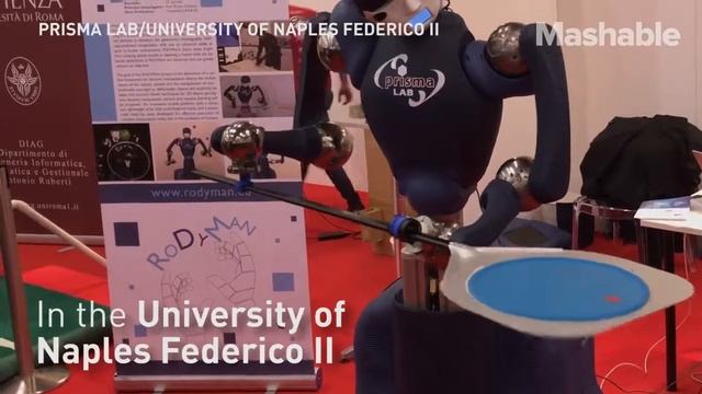 Робот готовит пиццу смотреть онлайн