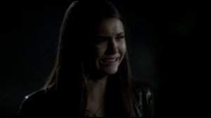 Деймон и Елена  Плакала