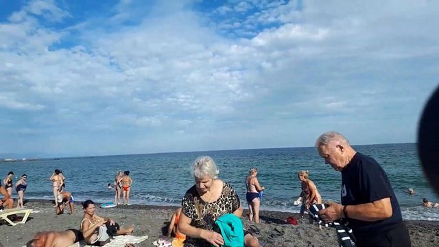 Крым СЕГОДНЯ.АЛУШТА.ПЛЯЖИ ПЕРЕПОЛНЕНЫ?!27.09.2022. смотреть онлайн